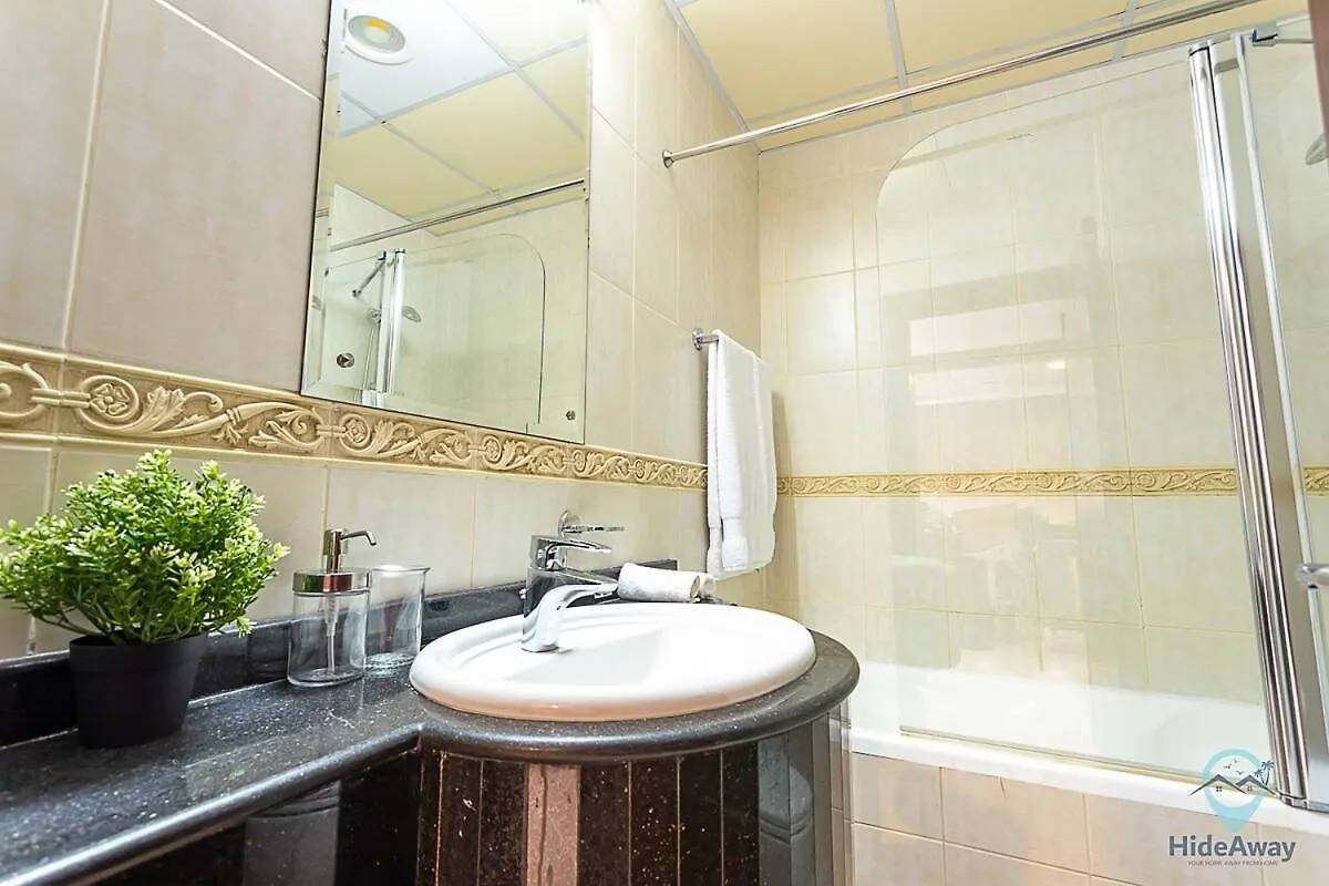 1Br Tropical Vibes Near Skydiving And Beach! Dubai Apartment